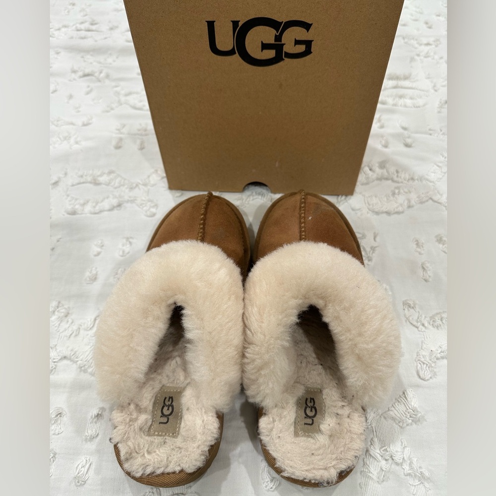 Size 2 Big Girl Ugg Slides